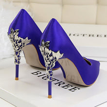 Load image into Gallery viewer, Women's Metal Carved Thin High Heels