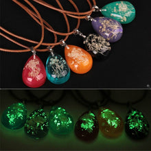 Load image into Gallery viewer, Transparent Water Drop Dry Flower Pendant Necklace